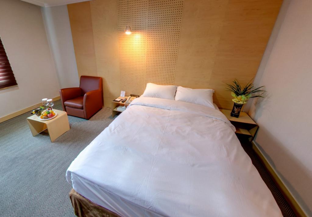 Changwon Hotel Room photo